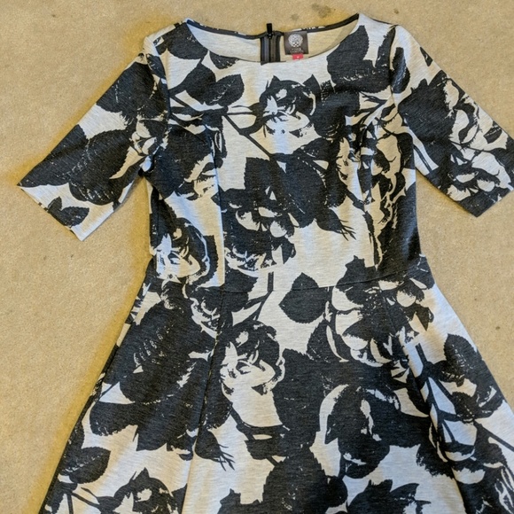 Fun and flirty dress with pockets! - Picture 2 of 4